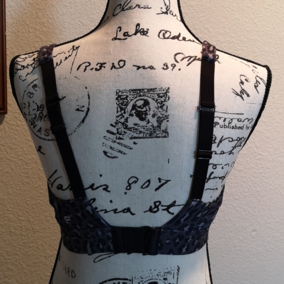 Printed Sports Bra - Picture 2 of 3